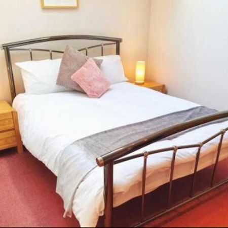 Stratton Cottage Guesthouse Biggleswade Εξωτερικό φωτογραφία A bedroom at the hotel