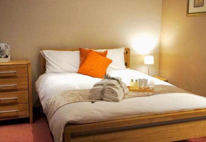 Stratton Cottage Guesthouse Biggleswade Εξωτερικό φωτογραφία A bedroom at the hotel