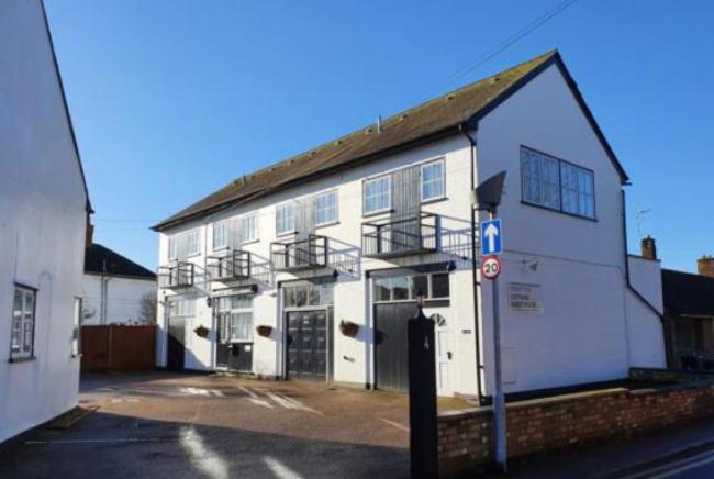 Stratton Cottage Guesthouse Biggleswade Εξωτερικό φωτογραφία The former Methodist Chapel, now a private house