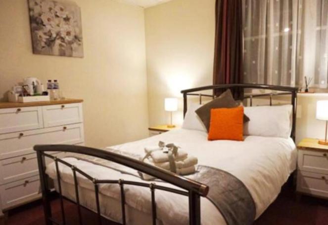 Stratton Cottage Guesthouse Biggleswade Εξωτερικό φωτογραφία A bedroom at the hotel